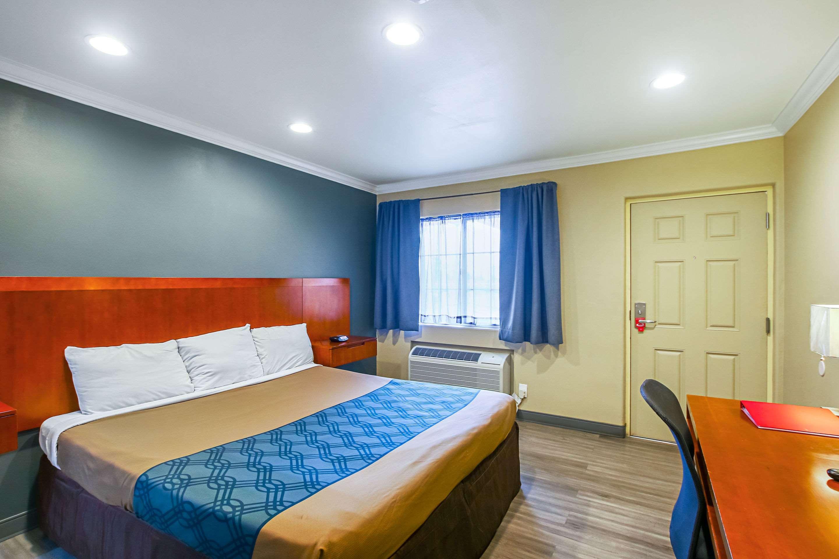 Econo Lodge San Bernardino I-215 מראה חיצוני תמונה